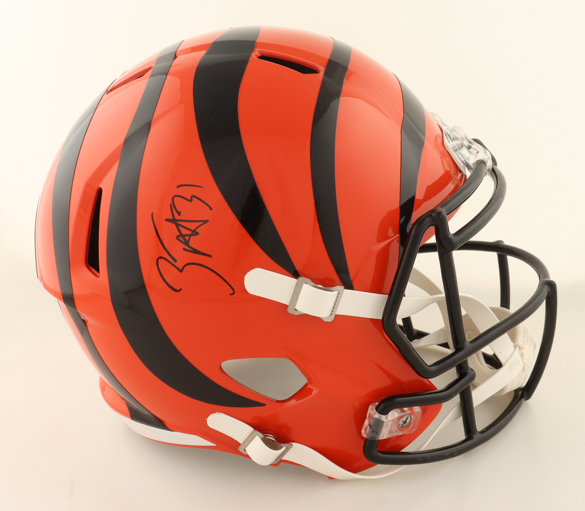 Zack Moss Signed Bengals Full-Size Speed Helmet (Beckett) at PristineAuction.com Zack Moss Signed Bengals Full-Size Speed Helmet (Beckett) at PristineAuction.com