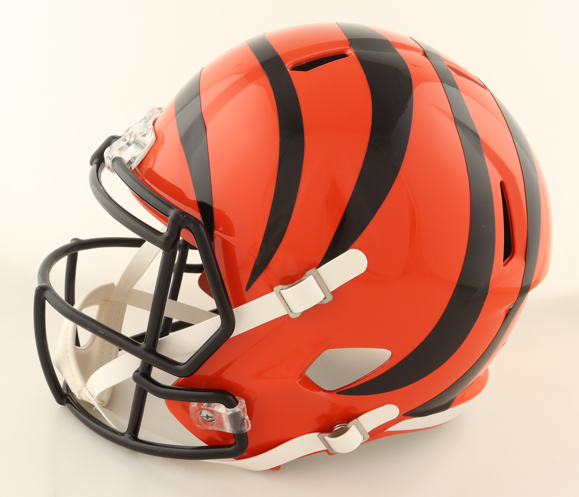 Zack Moss Signed Bengals Full-Size Speed Helmet (Beckett) at PristineAuction.com Zack Moss Signed Bengals Full-Size Speed Helmet (Beckett) at PristineAuction.com