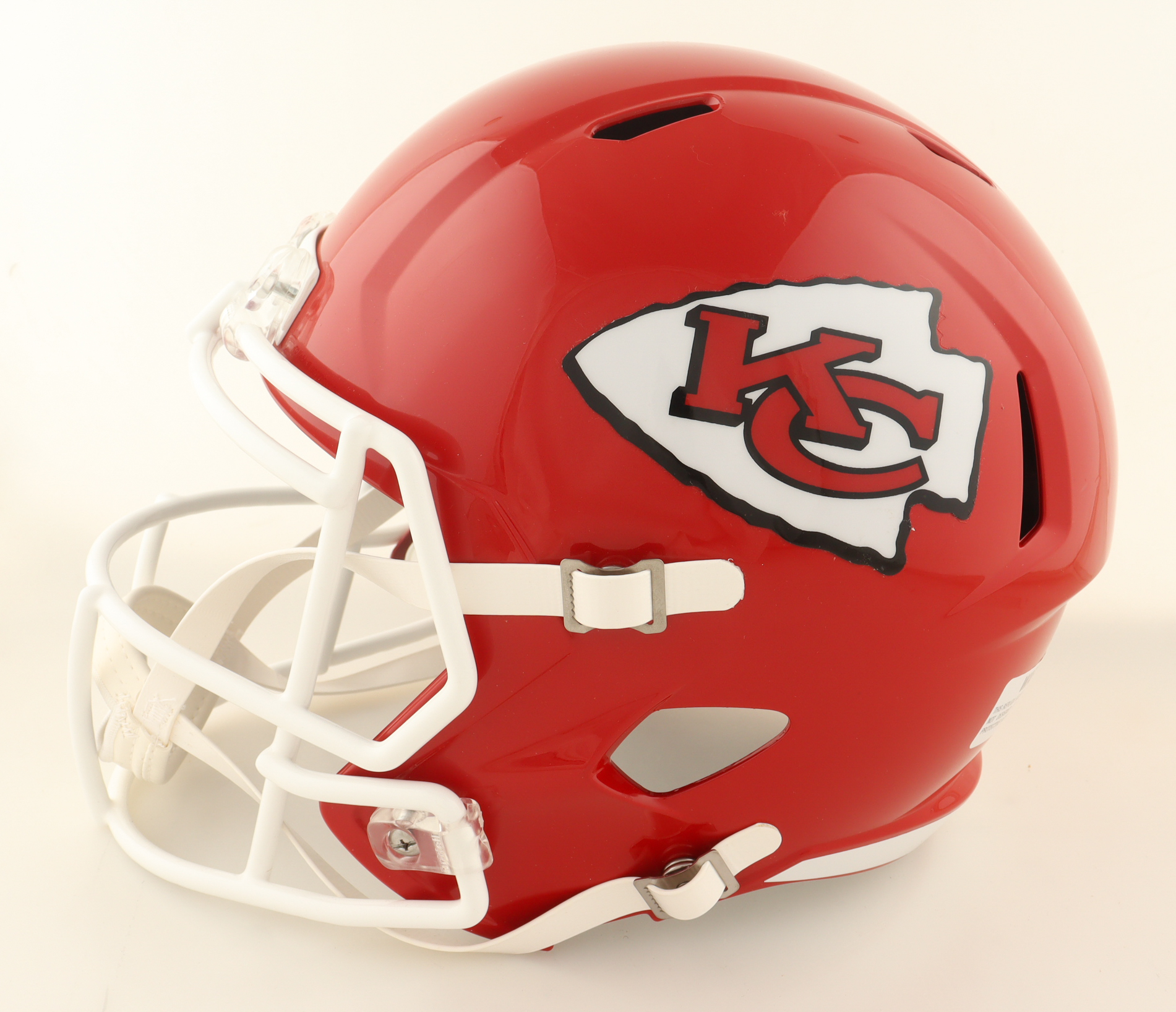 Dwayne Bowe Signed Chiefs Full-Size Speed Helmet (Beckett) at PristineAuction.com Dwayne Bowe Signed Chiefs Full-Size Speed Helmet (Beckett) at PristineAuction.com