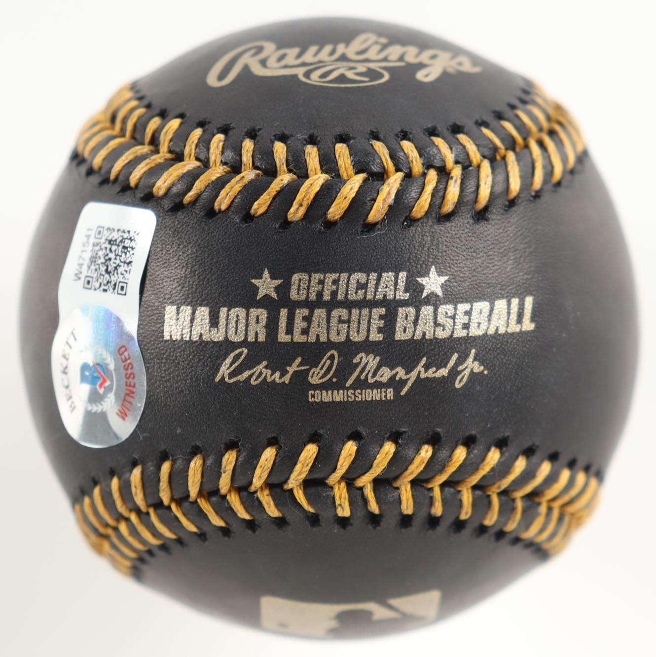 Salvador Perez Signed OML Black Leather Baseball Inscribed "2015 WS MVP" (Beckett) at PristineAuction.com Salvador Perez Signed OML Black Leather Baseball Inscribed "2015 WS MVP" (Beckett) at PristineAuction.com