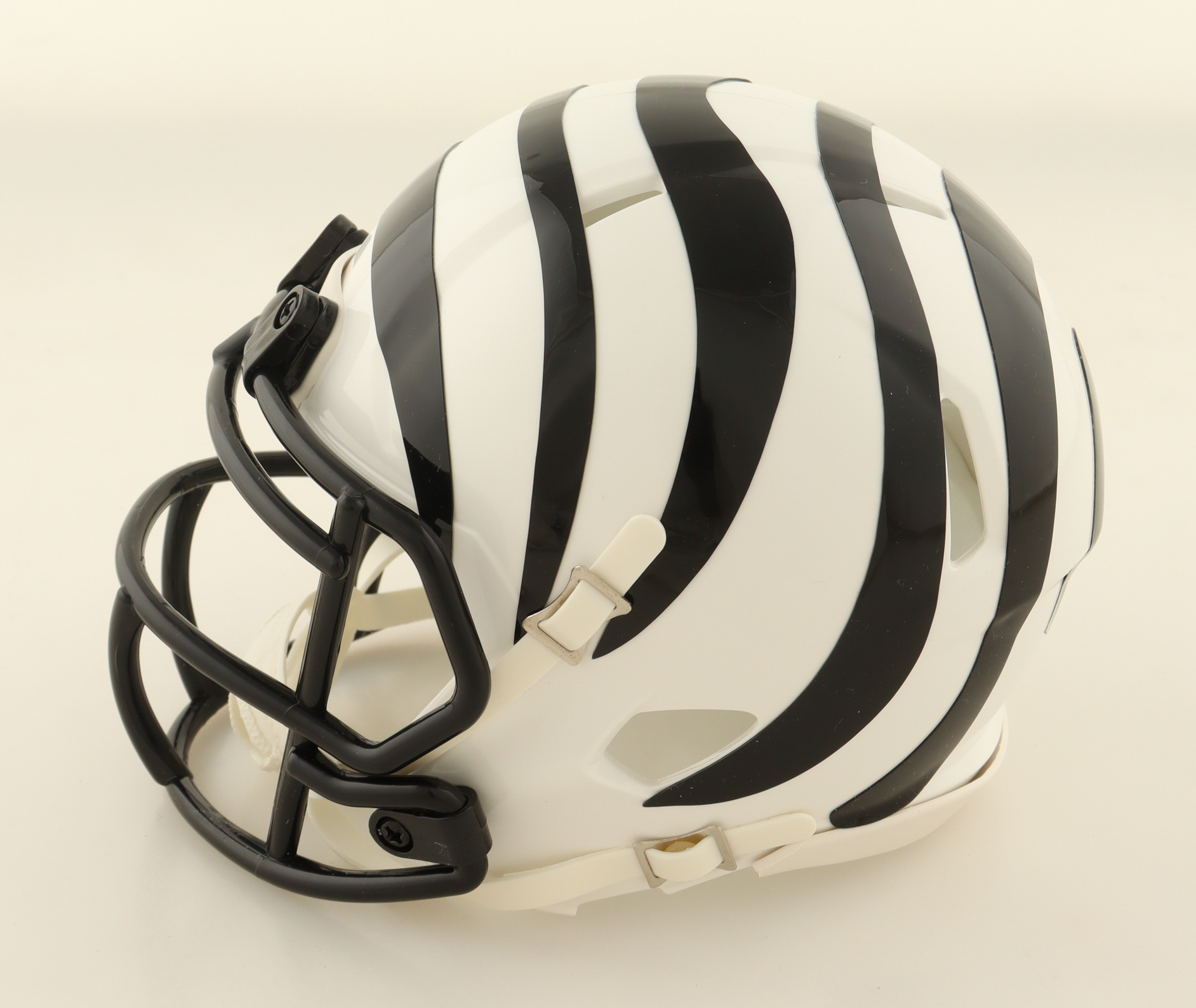 Zack Moss Signed Bengals Speed Mini Helmet (Beckett) at PristineAuction.com Zack Moss Signed Bengals Speed Mini Helmet (Beckett) at PristineAuction.com