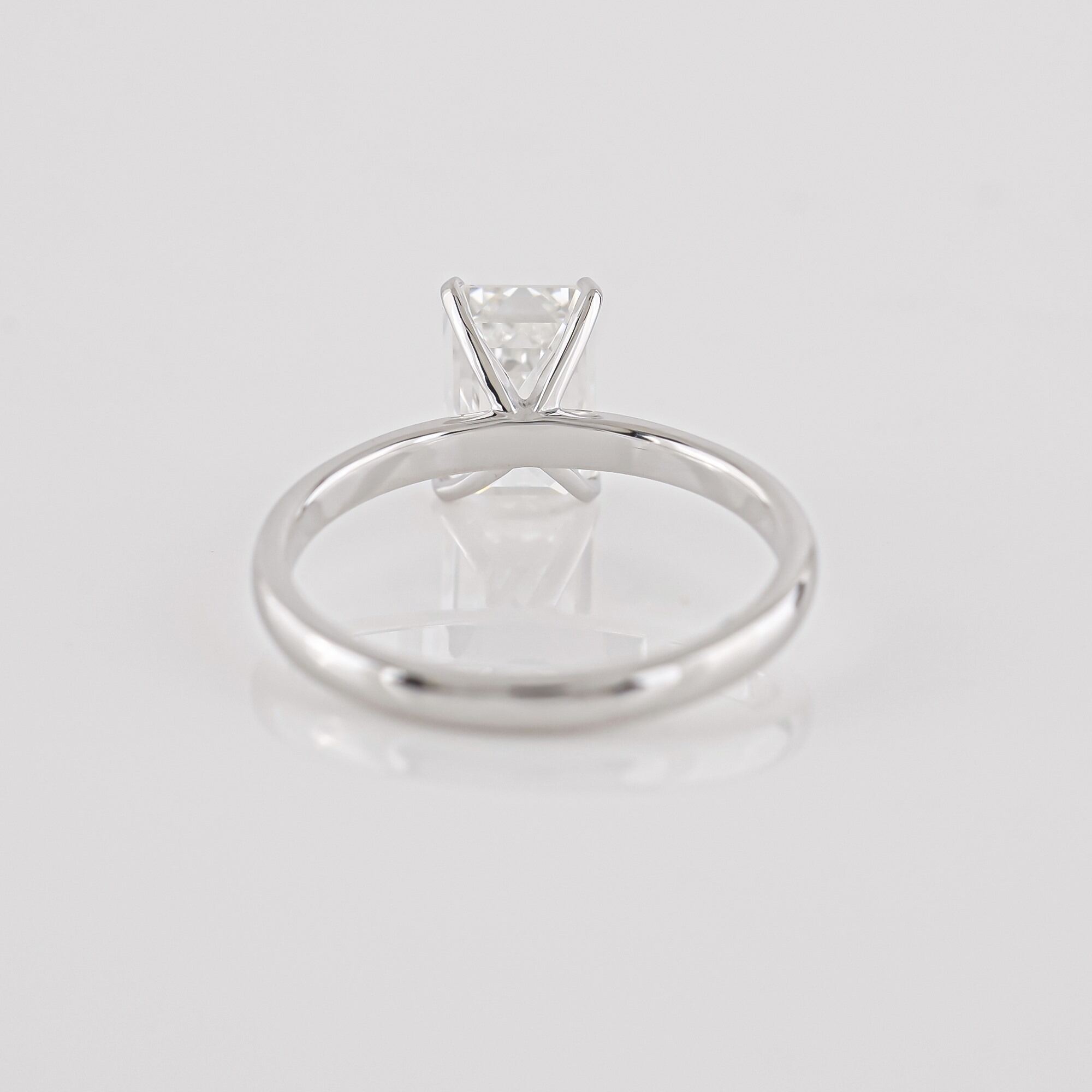 1.75 CTW Lab Grown Diamonds Ring Mounted In Sterling Silver E-F, VVS2 | Estimated Retail Value: $4,150 (IGI) at PristineAuction.com 1.75 CTW Lab Grown Diamonds Ring Mounted In Sterling Silver E-F, VVS2 | Estimated Retail Value: $4,150 (IGI) at PristineAuction.com