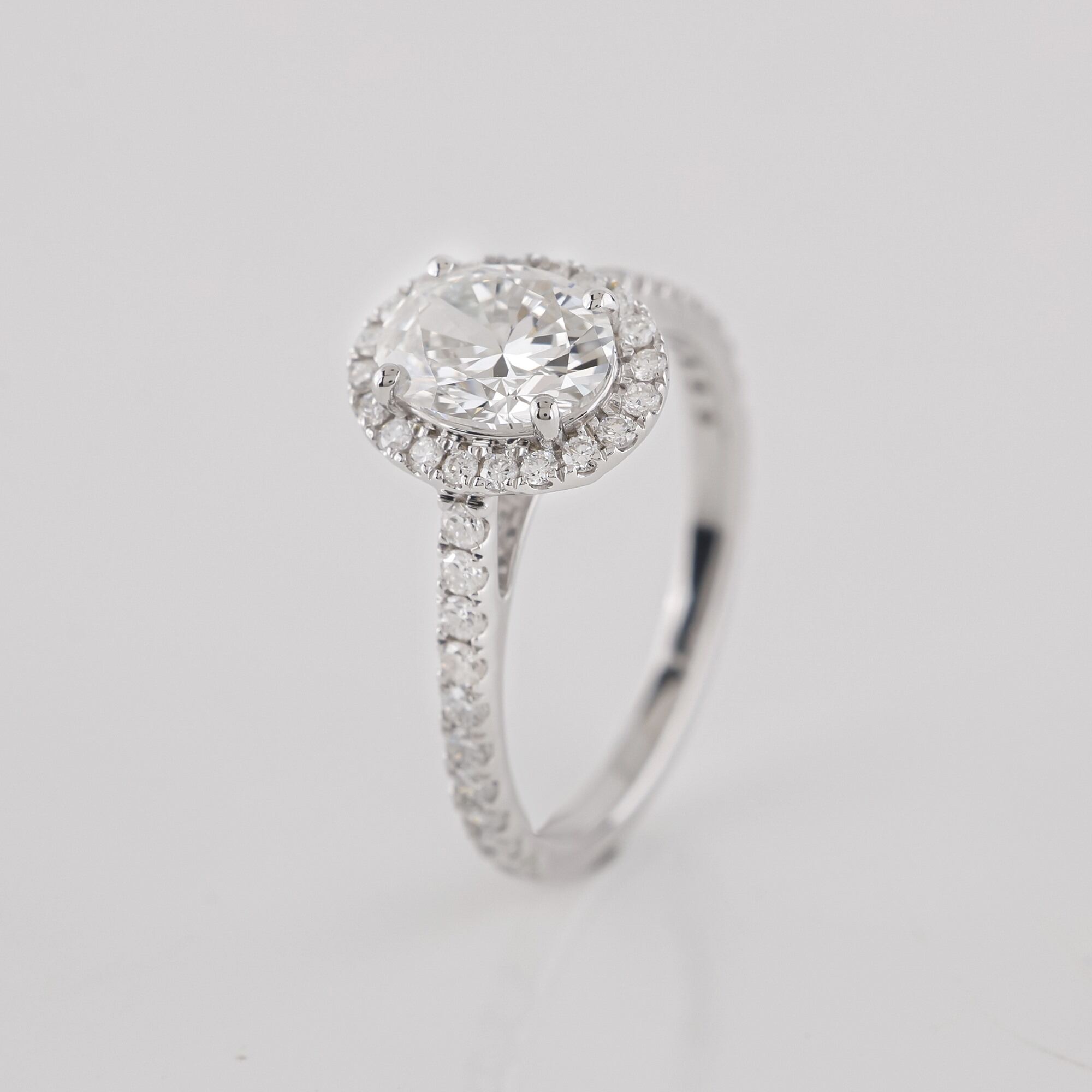 1.51 CTW Lab Grown Diamonds Ring Mounted In Sterling Silver E-F, VVS2 | Estimated Retail Value: $3,468 (IGI) at PristineAuction.com 1.51 CTW Lab Grown Diamonds Ring Mounted In Sterling Silver E-F, VVS2 | Estimated Retail Value: $3,468 (IGI) at PristineAuction.com
