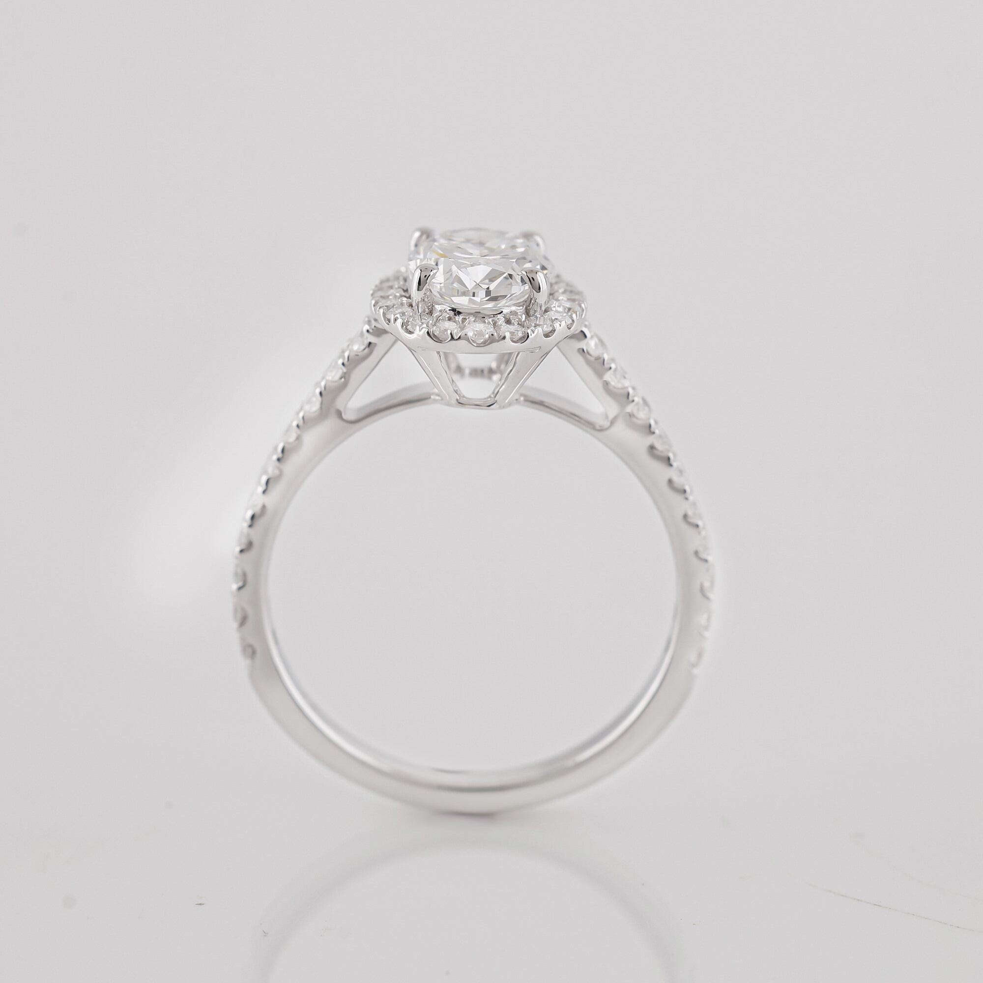 1.51 CTW Lab Grown Diamonds Ring Mounted In Sterling Silver E-F, VVS2 | Estimated Retail Value: $3,468 (IGI) at PristineAuction.com 1.51 CTW Lab Grown Diamonds Ring Mounted In Sterling Silver E-F, VVS2 | Estimated Retail Value: $3,468 (IGI) at PristineAuction.com
