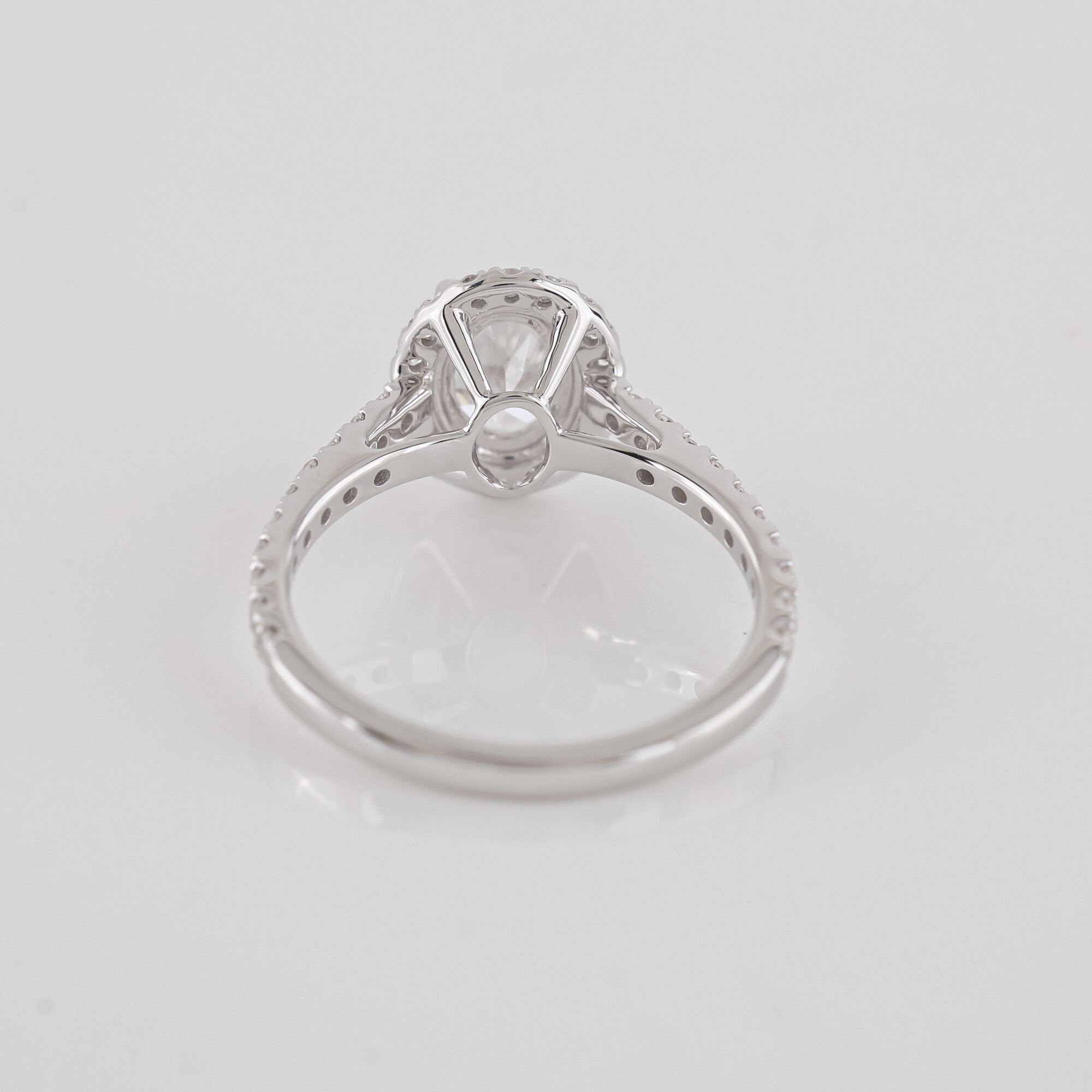 1.51 CTW Lab Grown Diamonds Ring Mounted In Sterling Silver E-F, VVS2 | Estimated Retail Value: $3,468 (IGI) at PristineAuction.com 1.51 CTW Lab Grown Diamonds Ring Mounted In Sterling Silver E-F, VVS2 | Estimated Retail Value: $3,468 (IGI) at PristineAuction.com