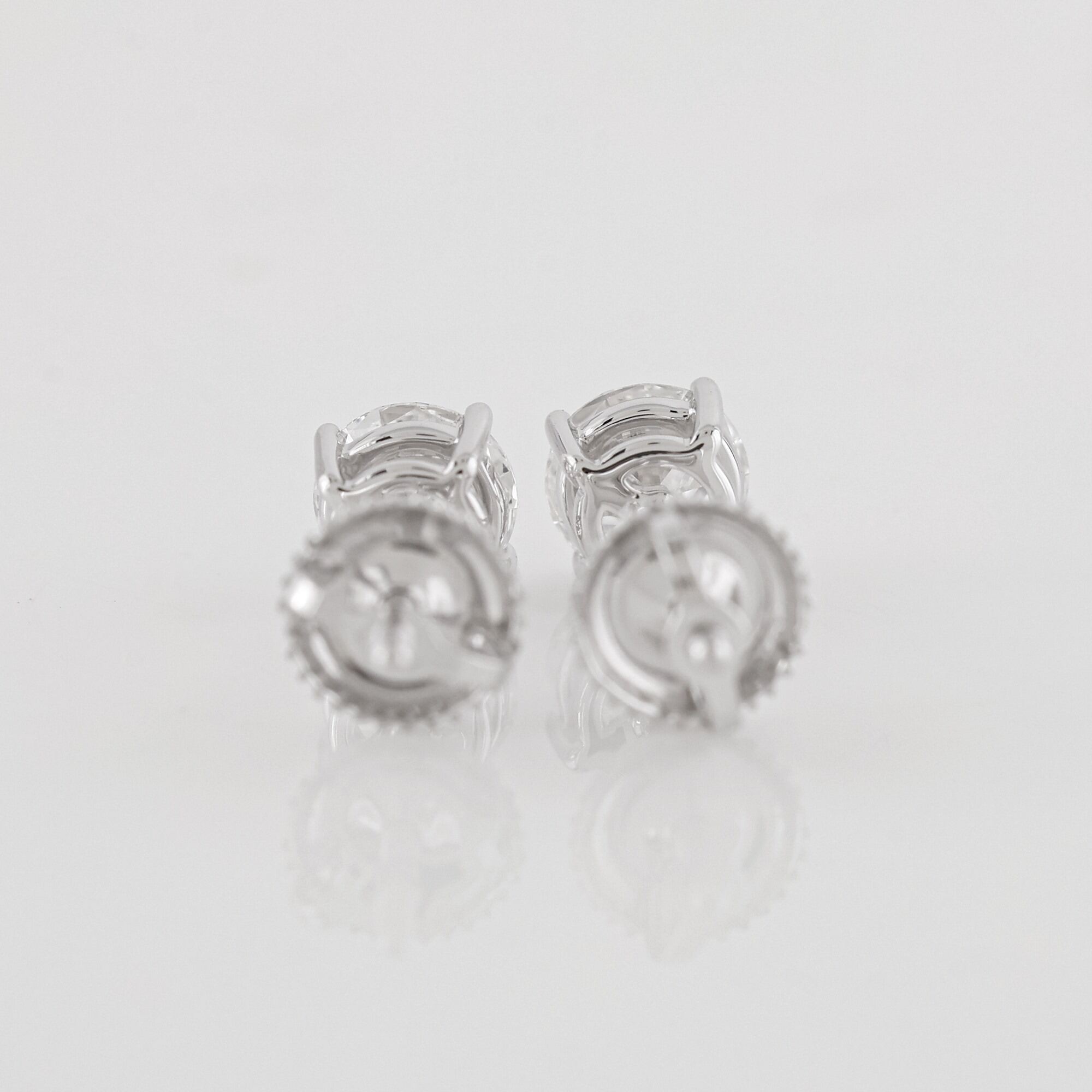 1.08 CTW Lab Grown Diamonds Earring Mounted In Sterling Silver E-F, VVS2 | Estimated Retail Value: $3,260 (IGI) at PristineAuction.com 1.08 CTW Lab Grown Diamonds Earring Mounted In Sterling Silver E-F, VVS2 | Estimated Retail Value: $3,260 (IGI) at PristineAuction.com