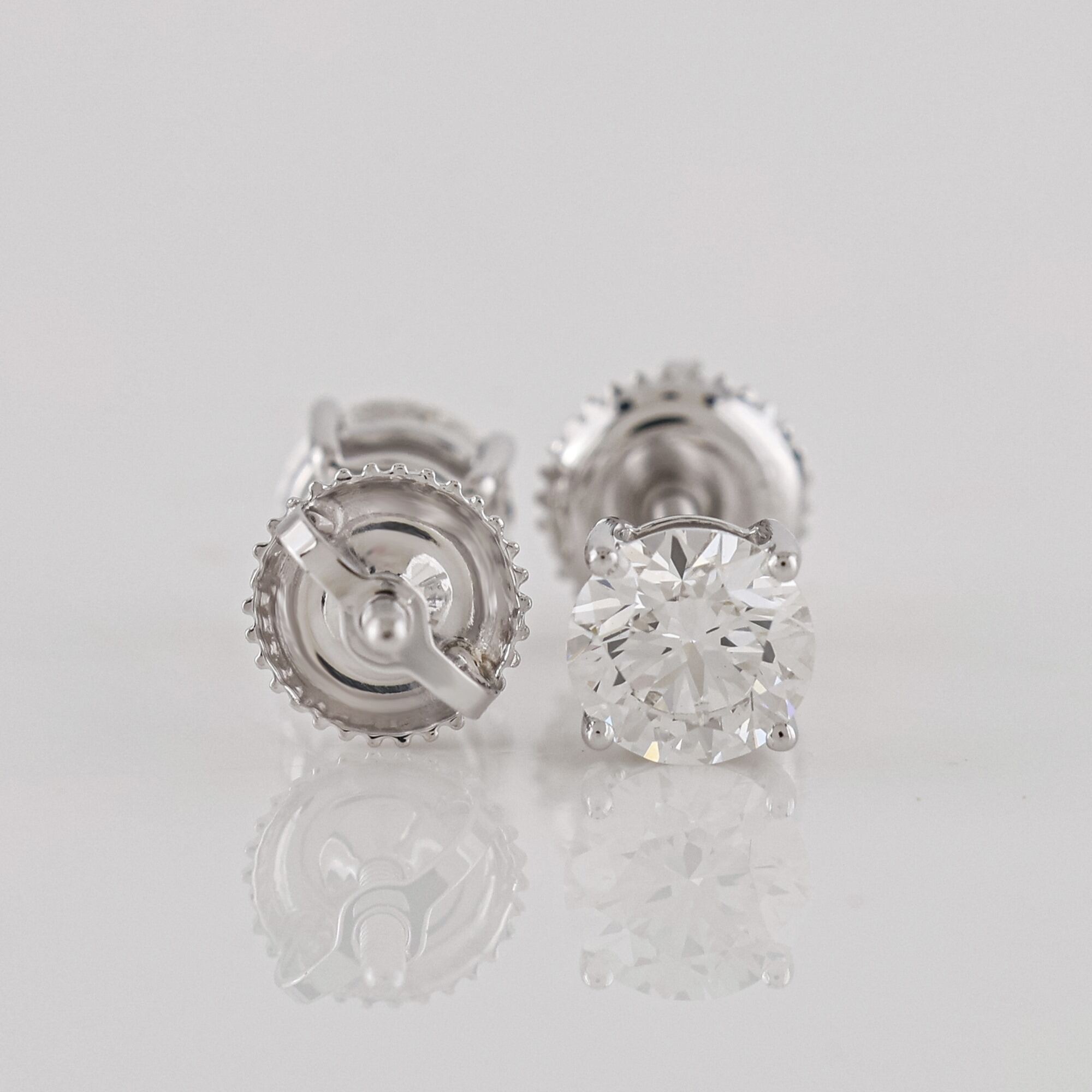 1.08 CTW Lab Grown Diamonds Earring Mounted In Sterling Silver E-F, VVS2 | Estimated Retail Value: $3,260 (IGI) at PristineAuction.com 1.08 CTW Lab Grown Diamonds Earring Mounted In Sterling Silver E-F, VVS2 | Estimated Retail Value: $3,260 (IGI) at PristineAuction.com