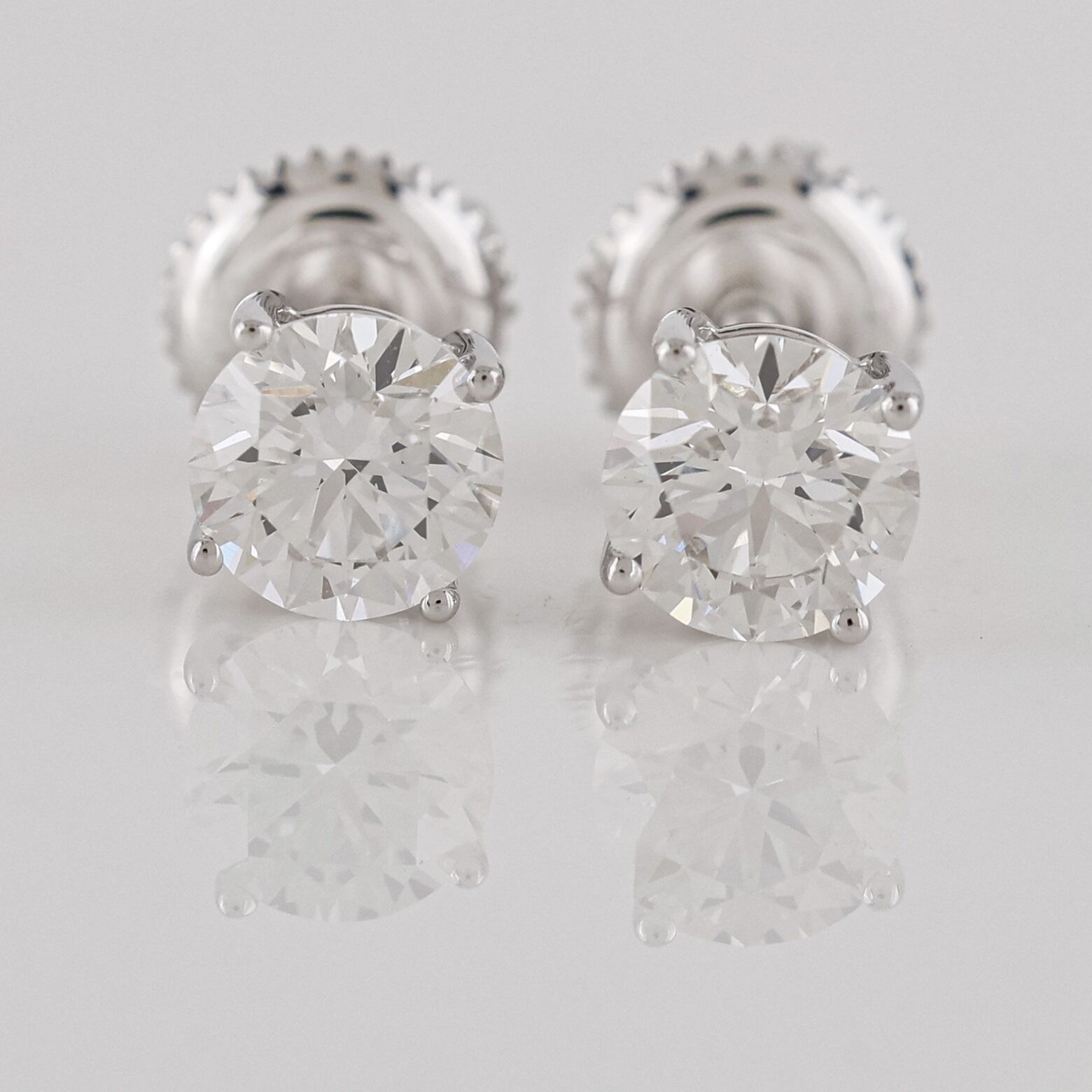 1.08 CTW Lab Grown Diamonds Earring Mounted In Sterling Silver E-F, VVS2 | Estimated Retail Value: $3,260 (IGI) at PristineAuction.com 1.08 CTW Lab Grown Diamonds Earring Mounted In Sterling Silver E-F, VVS2 | Estimated Retail Value: $3,260 (IGI) at PristineAuction.com