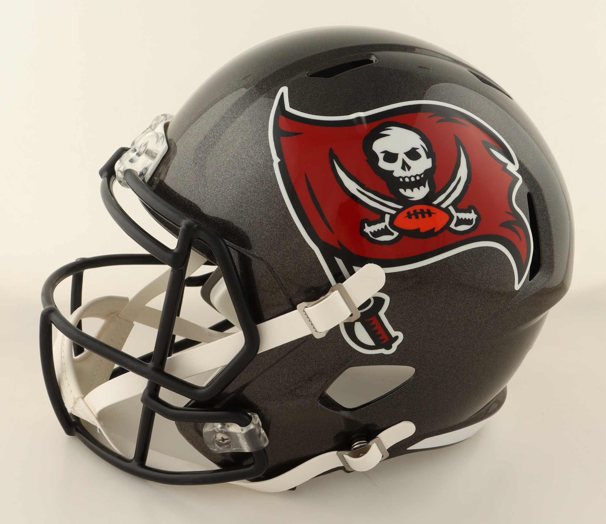 Derrick Brooks Signed Buccaneers Full-Size Speed Helmet (Beckett) at PristineAuction.com Derrick Brooks Signed Buccaneers Full-Size Speed Helmet (Beckett) at PristineAuction.com