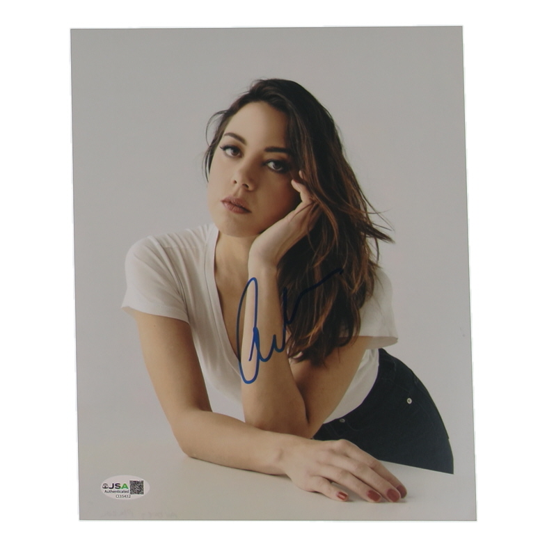 Aubrey Plaza Signed 8x10 Photo (JSA) at PristineAuction.com Aubrey Plaza Signed 8x10 Photo (JSA) at PristineAuction.com