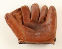 1945 Vintage Spalding Fast Play Baseball Glove at PristineAuction.com