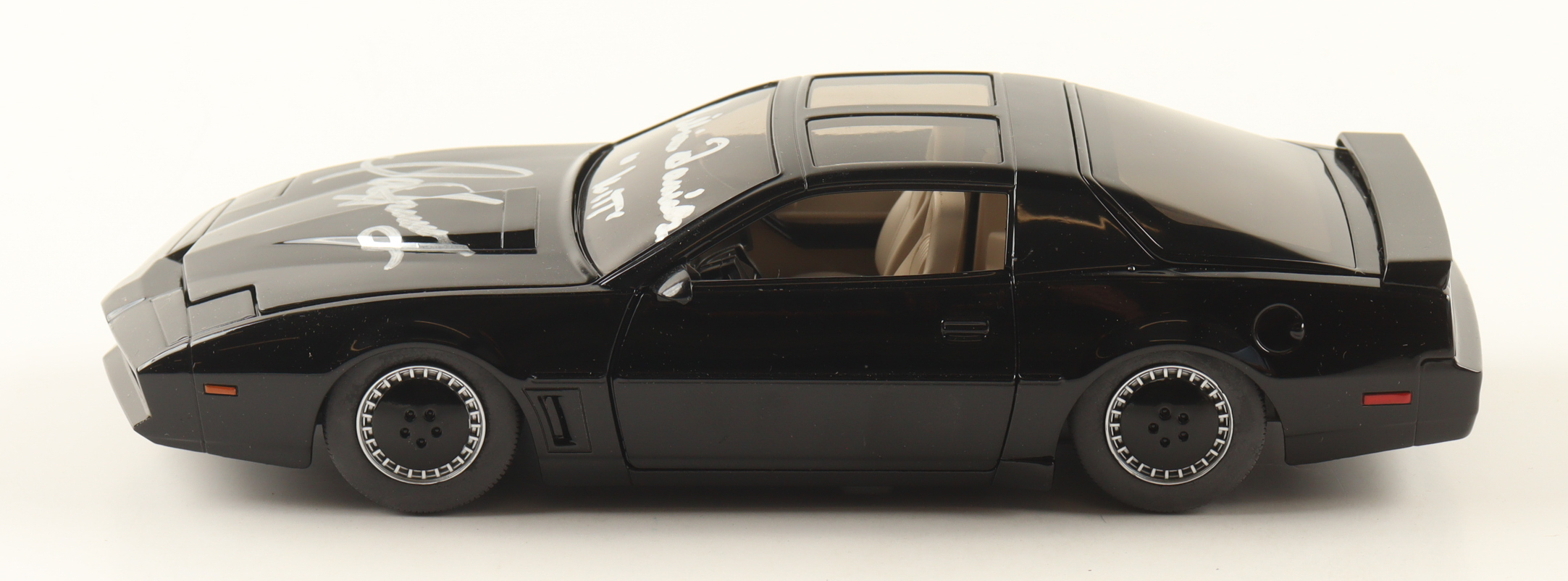 David Hasselhoff & William Daniels Signed "Knight Rider" 1:24 Die-Cast Car Inscribed "KITT" (Beckett) at PristineAuction.com David Hasselhoff & William Daniels Signed "Knight Rider" 1:24 Die-Cast Car Inscribed "KITT" (Beckett) at PristineAuction.com