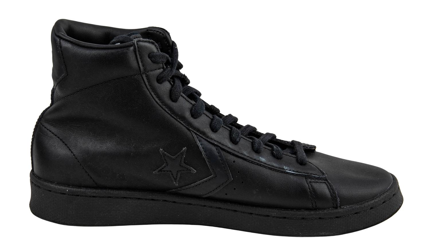 Magic Johnson & Larry Bird Signed Set of (2) Converse Basketball Shoes (Beckett & PSA) at PristineAuction.com Magic Johnson & Larry Bird Signed Set of (2) Converse Basketball Shoes (Beckett & PSA) at PristineAuction.com