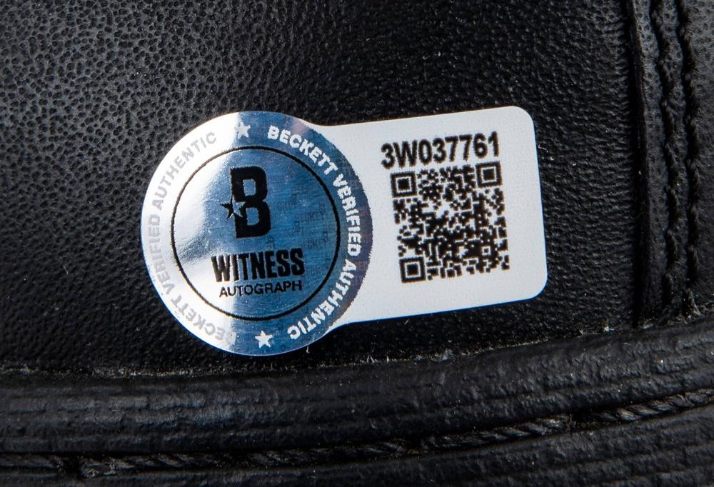 Magic Johnson & Larry Bird Signed Set of (2) Converse Basketball Shoes (Beckett & PSA) at PristineAuction.com Magic Johnson & Larry Bird Signed Set of (2) Converse Basketball Shoes (Beckett & PSA) at PristineAuction.com