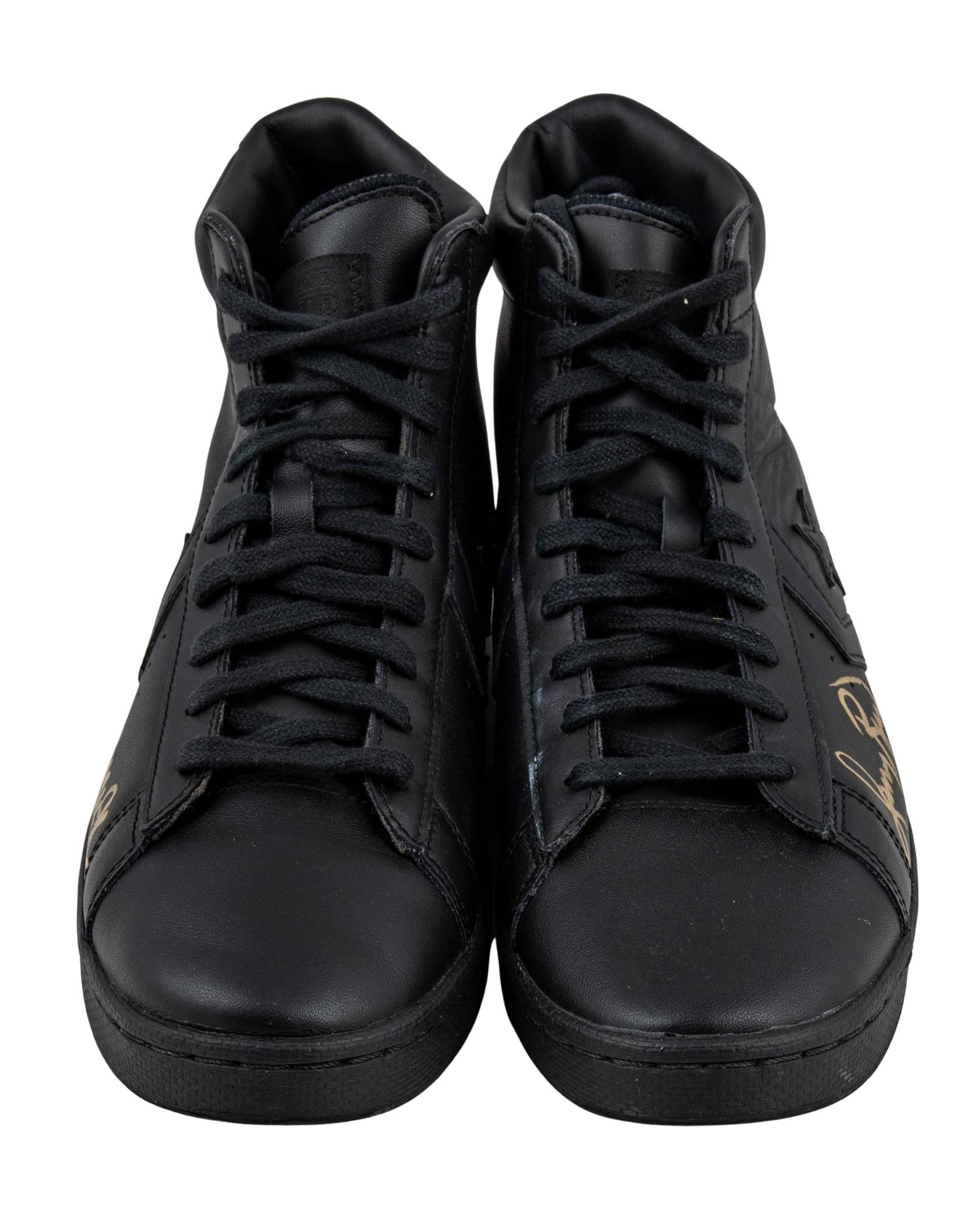 Magic Johnson & Larry Bird Signed Set of (2) Converse Basketball Shoes (Beckett & PSA) at PristineAuction.com Magic Johnson & Larry Bird Signed Set of (2) Converse Basketball Shoes (Beckett & PSA) at PristineAuction.com