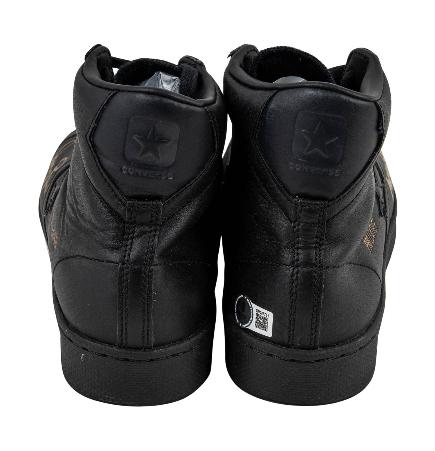 Magic Johnson & Larry Bird Signed Set of (2) Converse Basketball Shoes (Beckett & PSA) at PristineAuction.com Magic Johnson & Larry Bird Signed Set of (2) Converse Basketball Shoes (Beckett & PSA) at PristineAuction.com