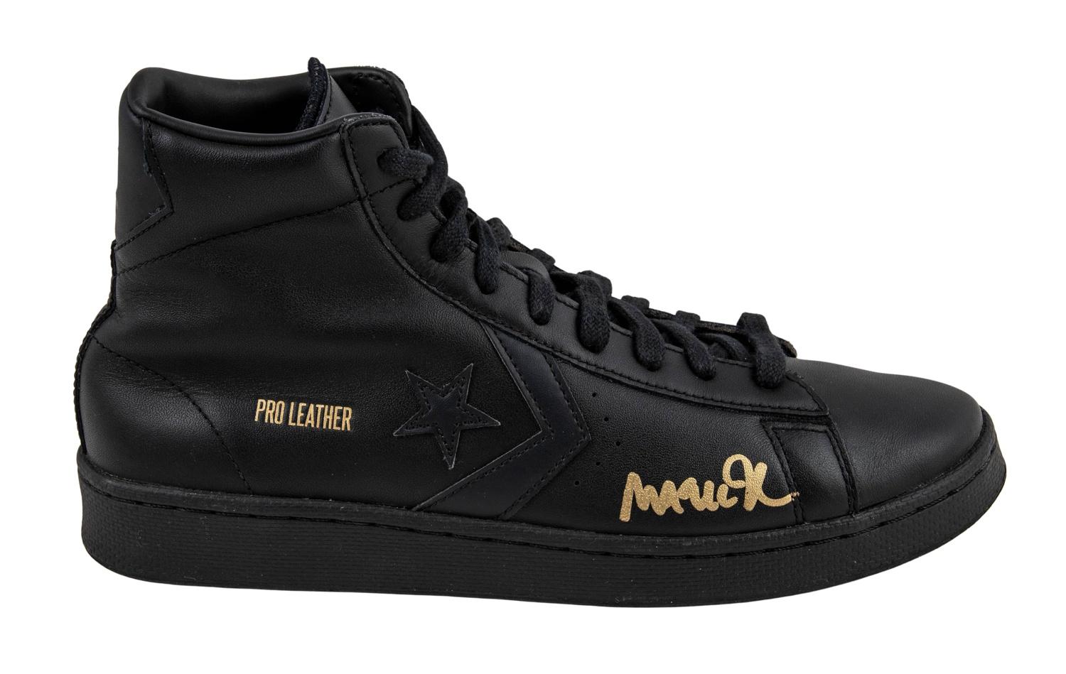 Magic Johnson & Larry Bird Signed Set of (2) Converse Basketball Shoes (Beckett & PSA) at PristineAuction.com Magic Johnson & Larry Bird Signed Set of (2) Converse Basketball Shoes (Beckett & PSA) at PristineAuction.com