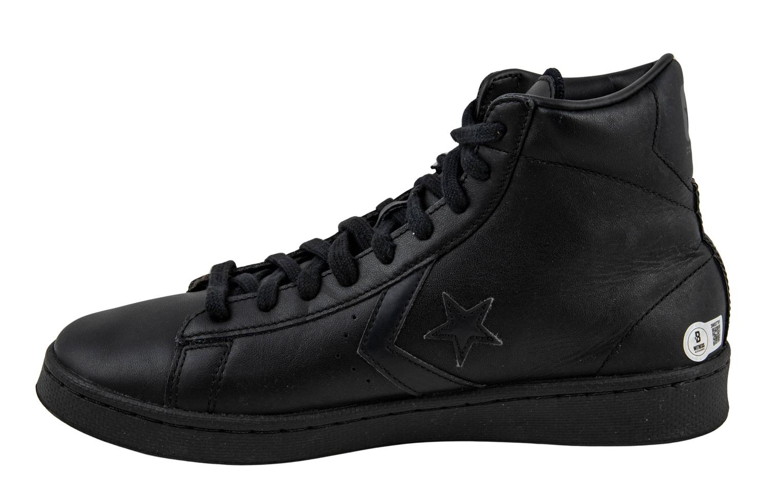 Magic Johnson & Larry Bird Signed Set of (2) Converse Basketball Shoes (Beckett & PSA) at PristineAuction.com Magic Johnson & Larry Bird Signed Set of (2) Converse Basketball Shoes (Beckett & PSA) at PristineAuction.com