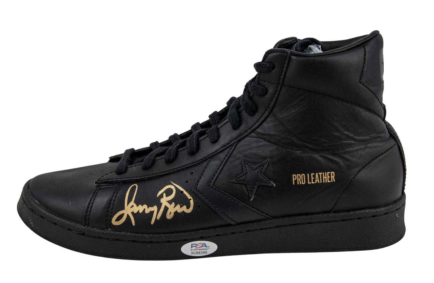 Magic Johnson & Larry Bird Signed Set of (2) Converse Basketball Shoes (Beckett & PSA) at PristineAuction.com Magic Johnson & Larry Bird Signed Set of (2) Converse Basketball Shoes (Beckett & PSA) at PristineAuction.com