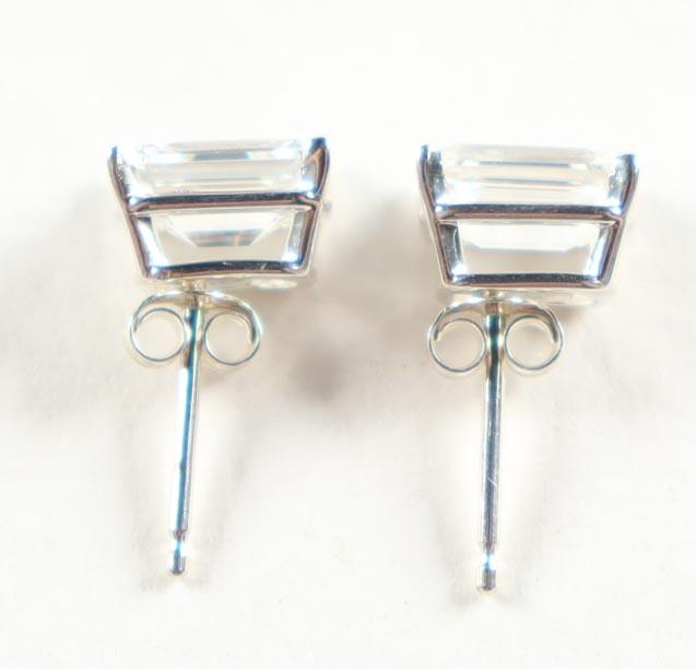 New 2.13 Carats Lab Grown Diamond Stud Earrings G, VVS2 | Estimated Retail Value: $3,700 (UGL & IGI Certs) at PristineAuction.com New 2.13 Carats Lab Grown Diamond Stud Earrings G, VVS2 | Estimated Retail Value: $3,700 (UGL & IGI Certs) at PristineAuction.com