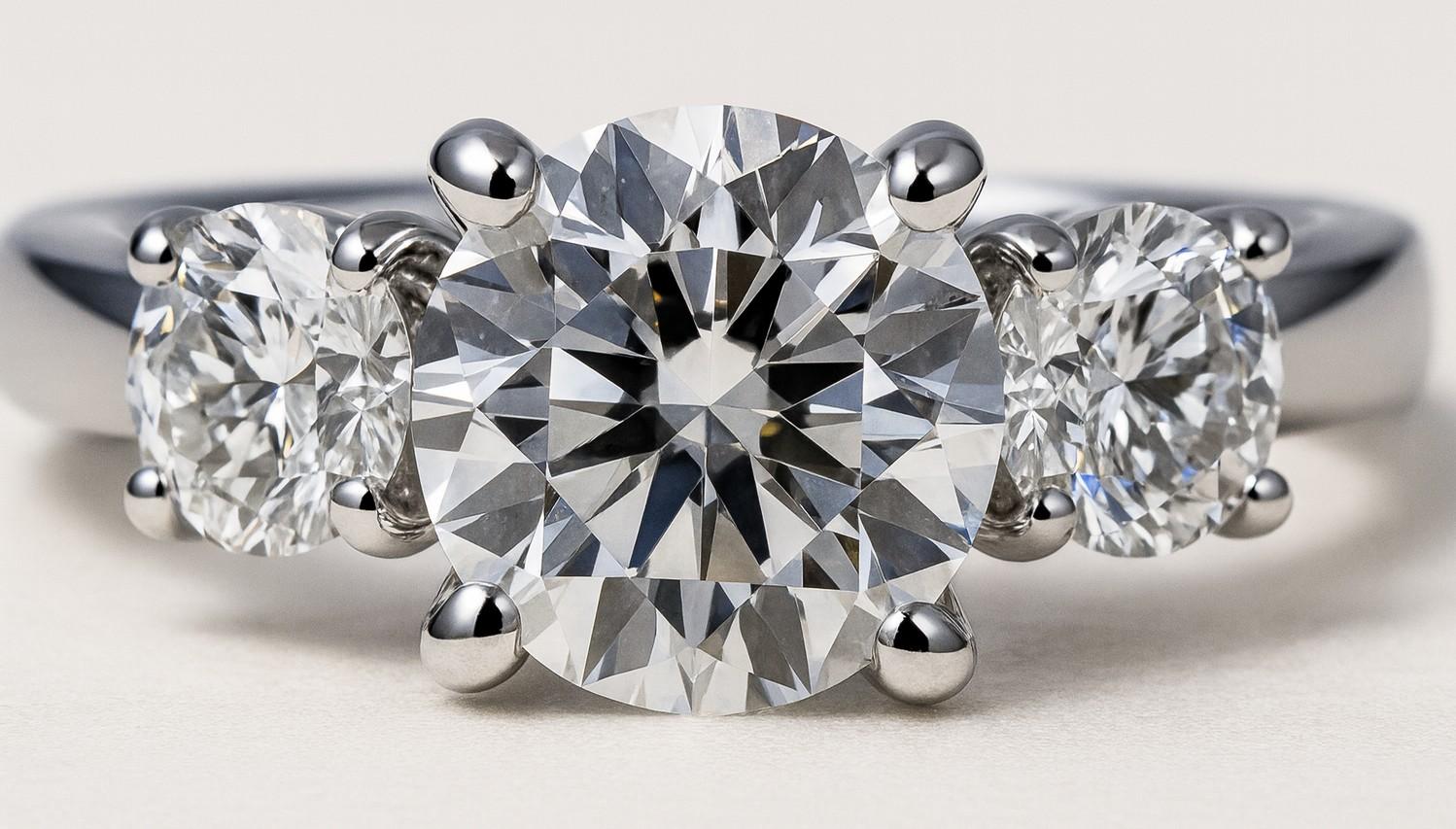 New 3.53 Carats Lab Grown 3 Diamond Ring E-F, VS1 | Estimated Retail Value: $6,500 (UGL & IGI Certs) at PristineAuction.com New 3.53 Carats Lab Grown 3 Diamond Ring E-F, VS1 | Estimated Retail Value: $6,500 (UGL & IGI Certs) at PristineAuction.com