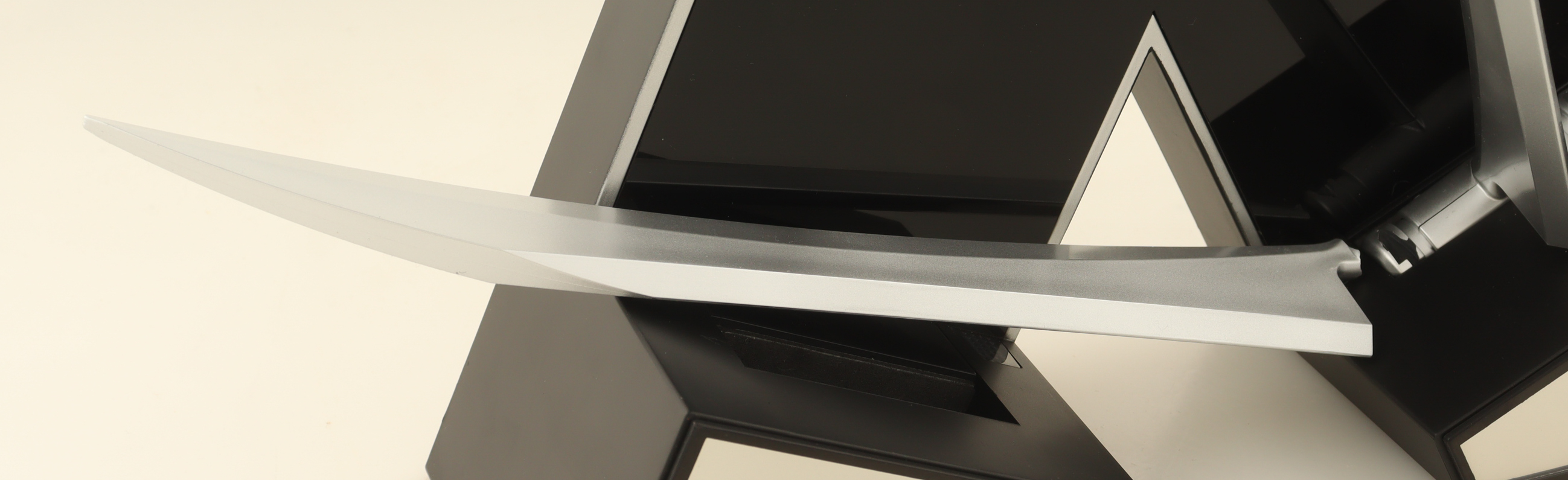 Hugh Jackman Signed "The Wolverine" Collectible Claws Light Display (Celebrity Authentics) at PristineAuction.com Hugh Jackman Signed "The Wolverine" Collectible Claws Light Display (Celebrity Authentics) at PristineAuction.com