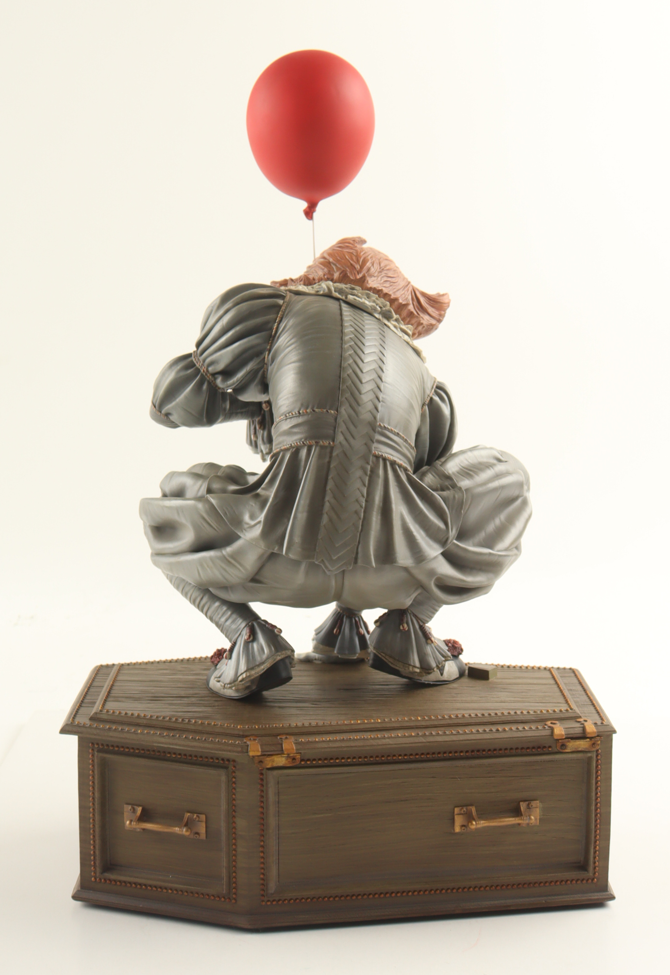 Bill Skarsgard Signed "IT" Pennywise the Clown 1:5 Scale Maquette (Celebrity Authentics) at PristineAuction.com Bill Skarsgard Signed "IT" Pennywise the Clown 1:5 Scale Maquette (Celebrity Authentics) at PristineAuction.com