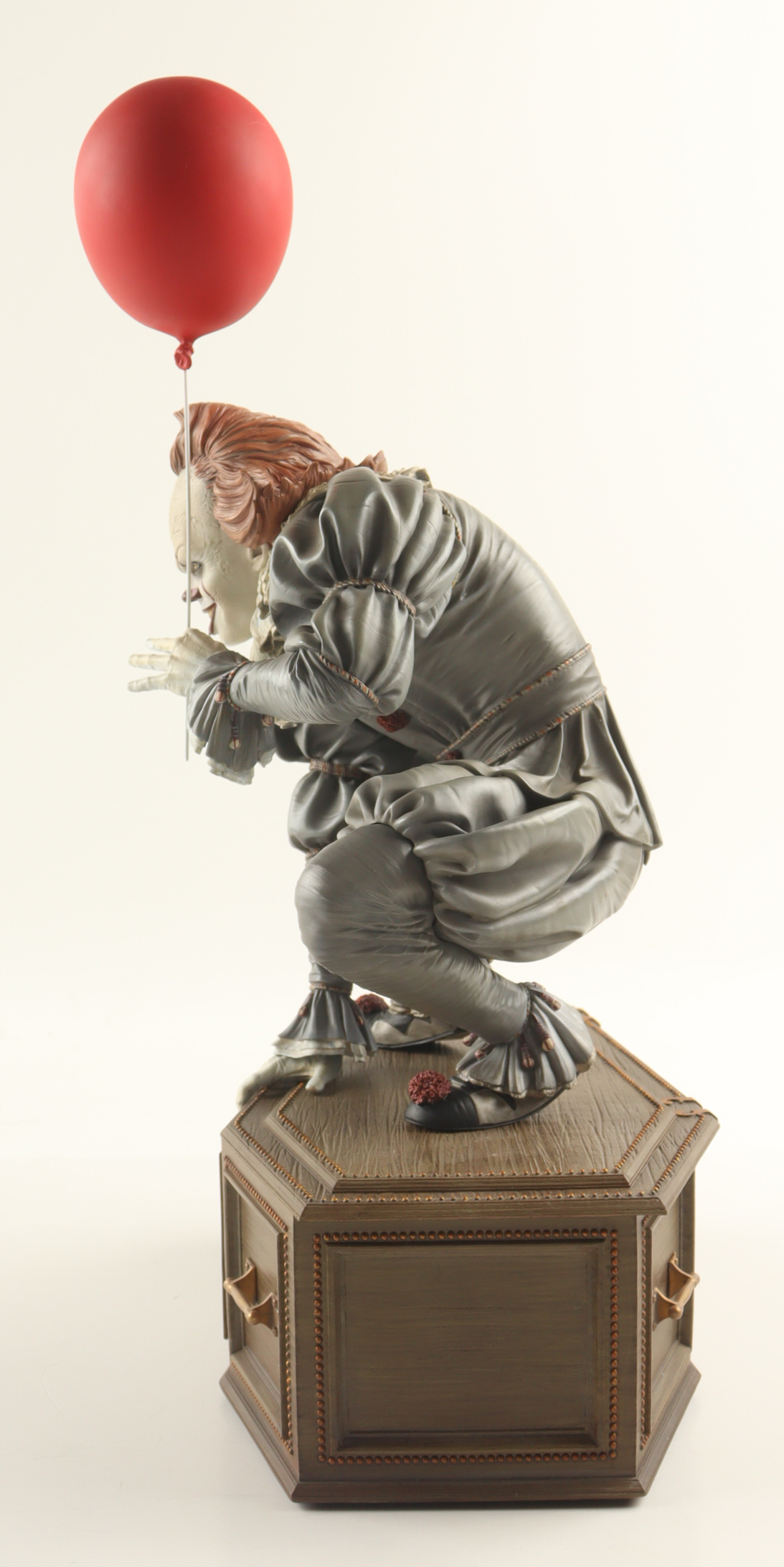 Bill Skarsgard Signed "IT" Pennywise the Clown 1:5 Scale Maquette (Celebrity Authentics) at PristineAuction.com Bill Skarsgard Signed "IT" Pennywise the Clown 1:5 Scale Maquette (Celebrity Authentics) at PristineAuction.com