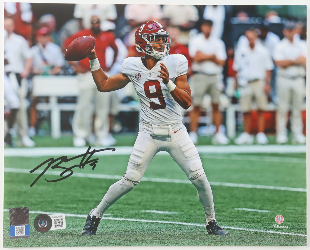 Bryce Young Signed Alabama Crimson Tide 8x10 Photo (Beckett) at PristineAuction.com Bryce Young Signed Alabama Crimson Tide 8x10 Photo (Beckett) at PristineAuction.com