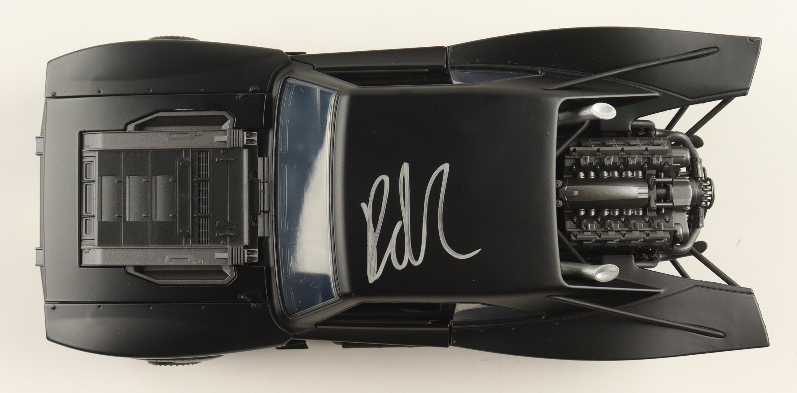 Robert Pattinson Signed "The Batman" Batmobile 1:18 Scale Die-Cast Car (Celebrity Authentics) at PristineAuction.com Robert Pattinson Signed "The Batman" Batmobile 1:18 Scale Die-Cast Car (Celebrity Authentics) at PristineAuction.com