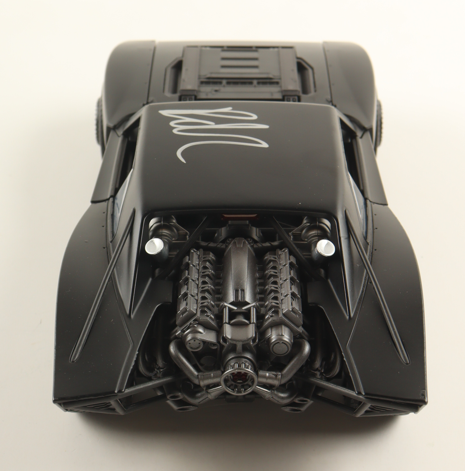 Robert Pattinson Signed "The Batman" Batmobile 1:18 Scale Die-Cast Car (Celebrity Authentics) at PristineAuction.com Robert Pattinson Signed "The Batman" Batmobile 1:18 Scale Die-Cast Car (Celebrity Authentics) at PristineAuction.com