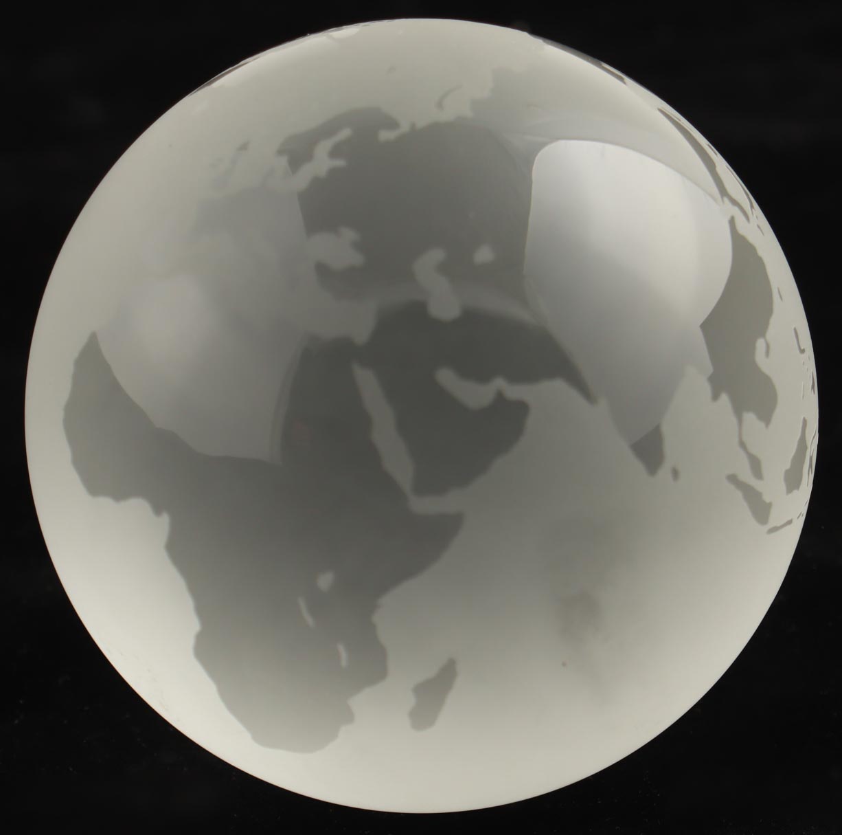 Tiffany & Co Crystal Globe with Display Case at PristineAuction.com Tiffany & Co Crystal Globe with Display Case at PristineAuction.com