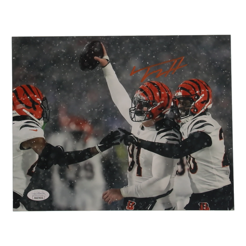 Trey Hendrickson Signed Bengals 8x10 Photo (JSA) at PristineAuction.com Trey Hendrickson Signed Bengals 8x10 Photo (JSA) at PristineAuction.com