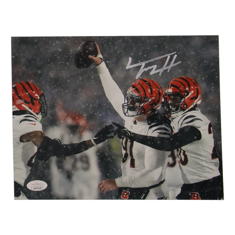 Trey Hendrickson Signed Bengals 8x10 Photo (JSA) at PristineAuction.com Trey Hendrickson Signed Bengals 8x10 Photo (JSA) at PristineAuction.com