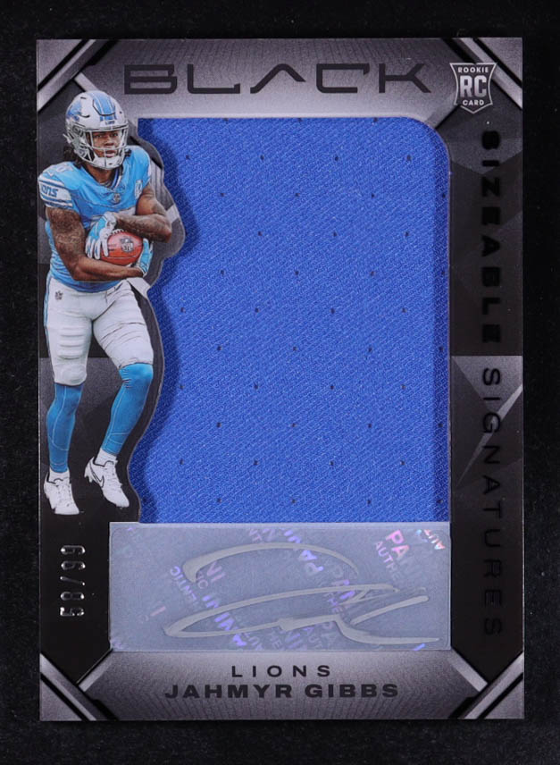 Jahmyr Gibbs 2023 Panini Black Sizeable Rookie Jersey Signatures #14 RC #58/99 at PristineAuction.com Jahmyr Gibbs 2023 Panini Black Sizeable Rookie Jersey Signatures #14 RC #58/99 at PristineAuction.com