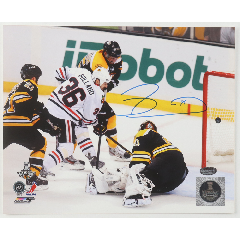 Dave Bolland Signed Blackhawks 8x10 Photo (Schwartz) at PristineAuction.com