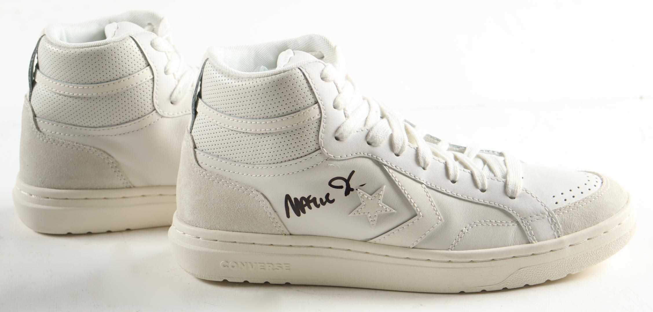 Magic Johnson & Larry Bird Signed Pair of (2) Converse All Star White Leather Basketball Shoes with Display Case (Beckett & PSA) at PristineAuction.com Magic Johnson & Larry Bird Signed Pair of (2) Converse All Star White Leather Basketball Shoes with Display Case (Beckett & PSA) at PristineAuction.com