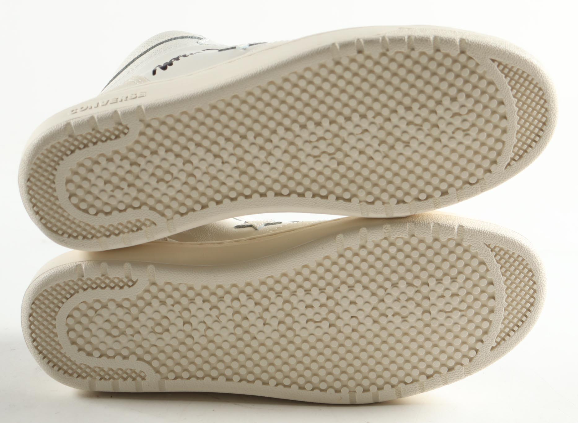 Magic Johnson & Larry Bird Signed Pair of (2) Converse All Star White Leather Basketball Shoes with Display Case (Beckett & PSA) at PristineAuction.com Magic Johnson & Larry Bird Signed Pair of (2) Converse All Star White Leather Basketball Shoes with Display Case (Beckett & PSA) at PristineAuction.com