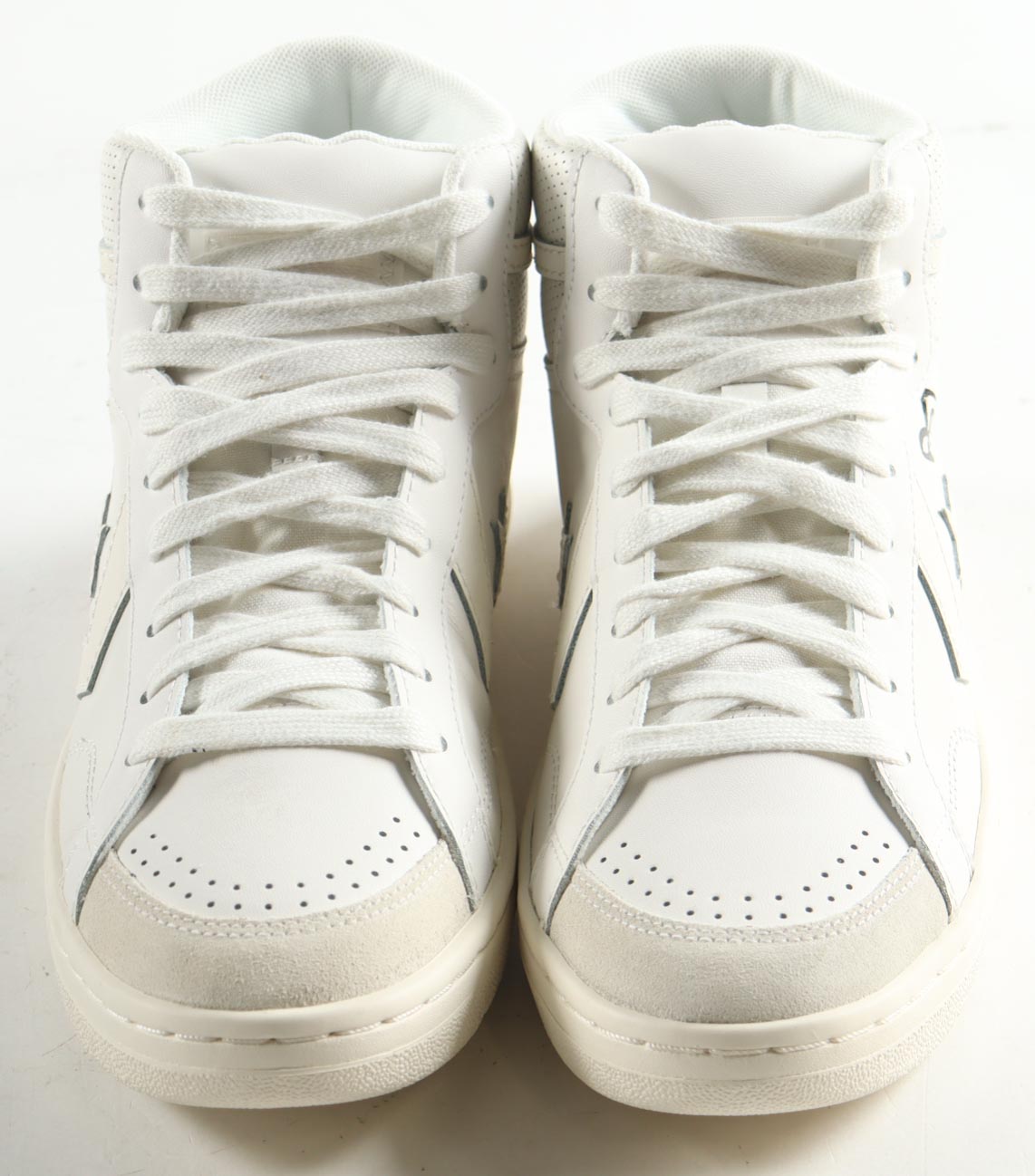 Magic Johnson & Larry Bird Signed Pair of (2) Converse All Star White Leather Basketball Shoes with Display Case (Beckett & PSA) at PristineAuction.com Magic Johnson & Larry Bird Signed Pair of (2) Converse All Star White Leather Basketball Shoes with Display Case (Beckett & PSA) at PristineAuction.com