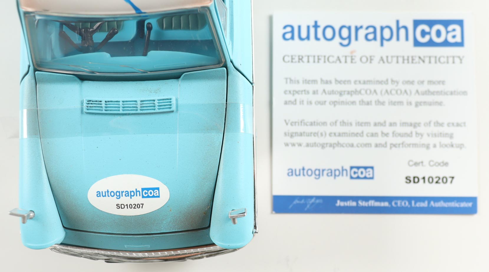 Daniel Radcliffe Signed Harry Potter 1:24 Die-Cast 1959 Ford Anglia With Harry Potter Figurine (AutographCOA) at PristineAuction.com Daniel Radcliffe Signed Harry Potter 1:24 Die-Cast 1959 Ford Anglia With Harry Potter Figurine (AutographCOA) at PristineAuction.com