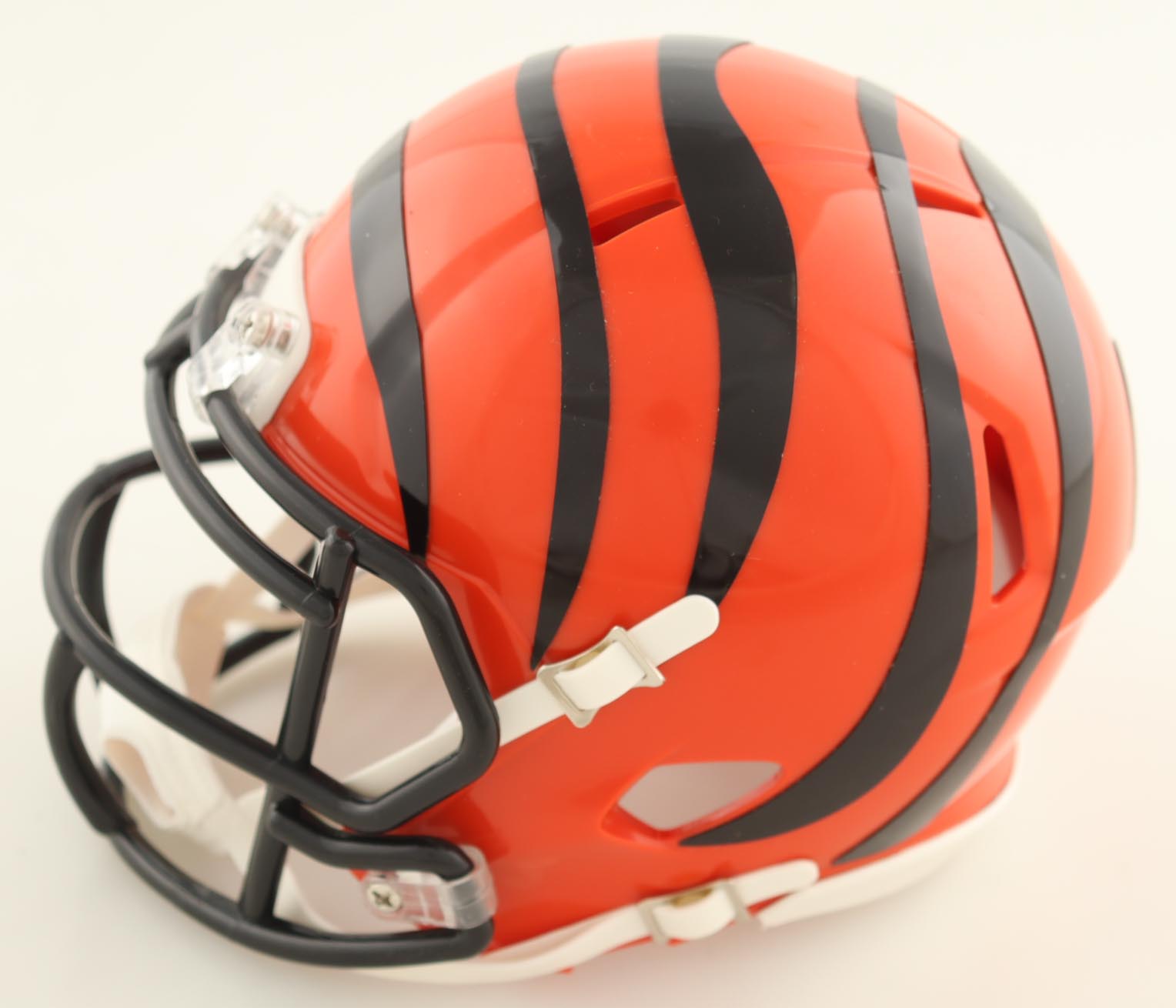 Ja'Marr Chase Signed Bengals Speed Mini Helmet (Beckett) at PristineAuction.com Ja'Marr Chase Signed Bengals Speed Mini Helmet (Beckett) at PristineAuction.com