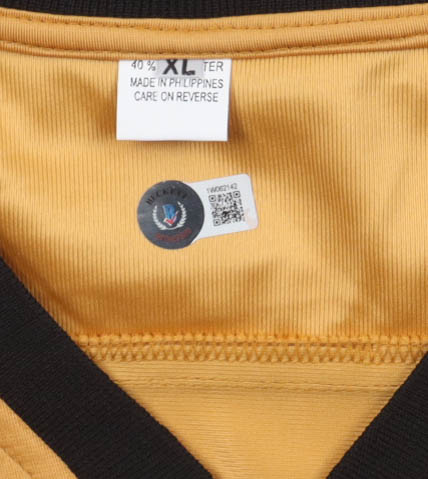 William Shatner Signed "Star Trek" Prop Replica Uniform Shirt (Beckett) at PristineAuction.com William Shatner Signed "Star Trek" Prop Replica Uniform Shirt (Beckett) at PristineAuction.com