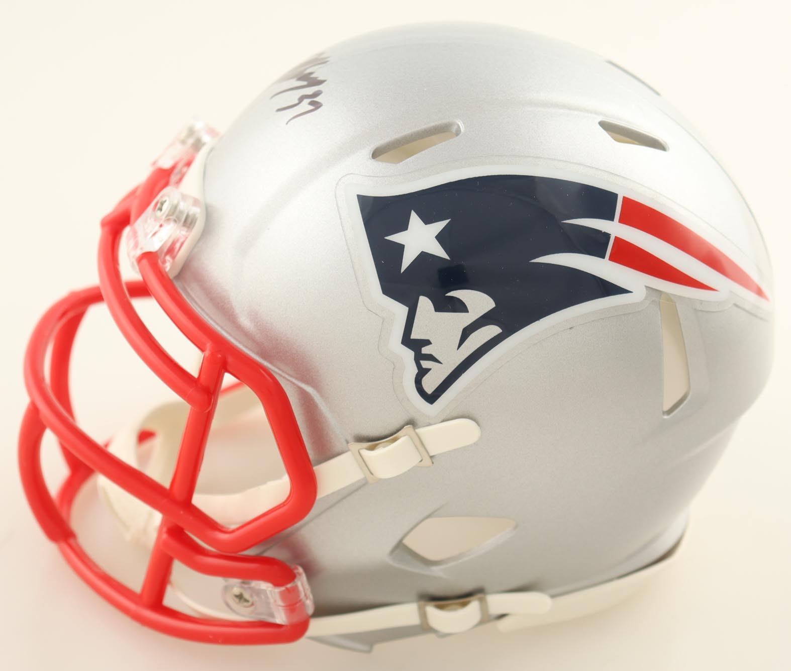 Damien Harris Signed Patriots Speed Mini Helmet (New England Picture) at PristineAuction.com Damien Harris Signed Patriots Speed Mini Helmet (New England Picture) at PristineAuction.com
