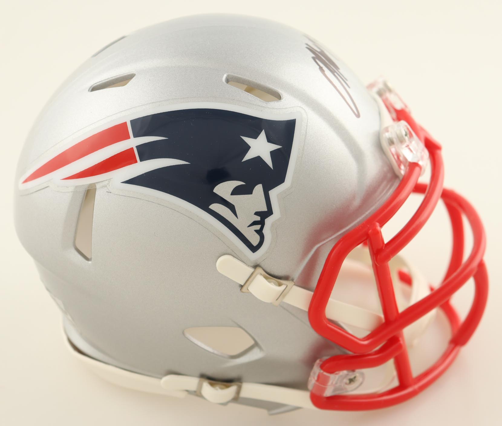 Damien Harris Signed Patriots Speed Mini Helmet (New England Picture) at PristineAuction.com Damien Harris Signed Patriots Speed Mini Helmet (New England Picture) at PristineAuction.com