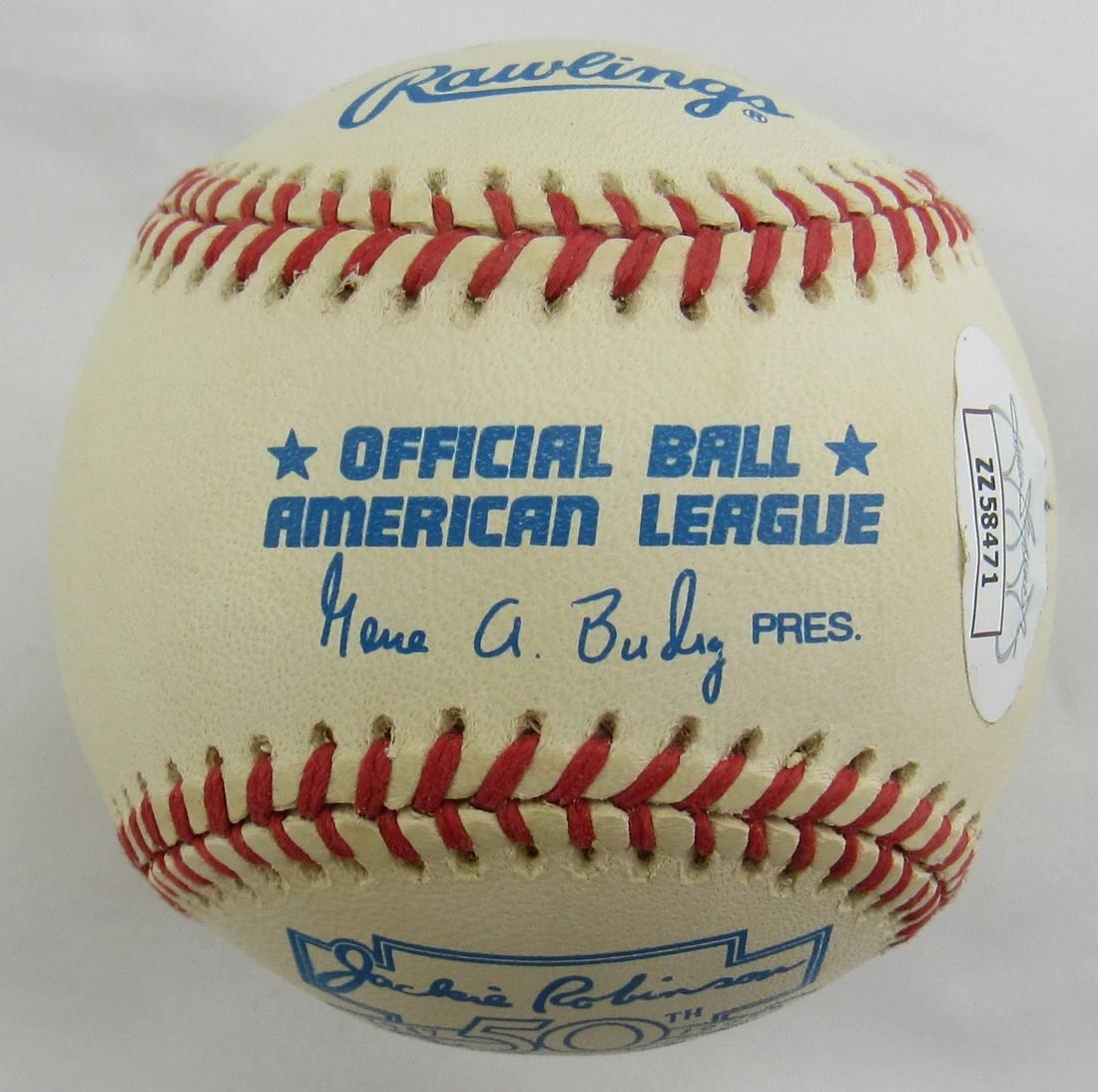 Derek Jeter Signed OAL Baseball (JSA) at PristineAuction.com Derek Jeter Signed OAL Baseball (JSA) at PristineAuction.com