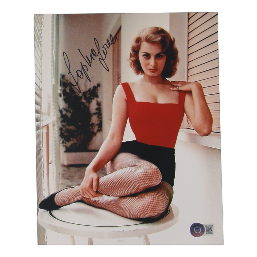 Sophia Loren Signed 8x10 Photo (Beckett) at PristineAuction.com Sophia Loren Signed 8x10 Photo (Beckett) at PristineAuction.com