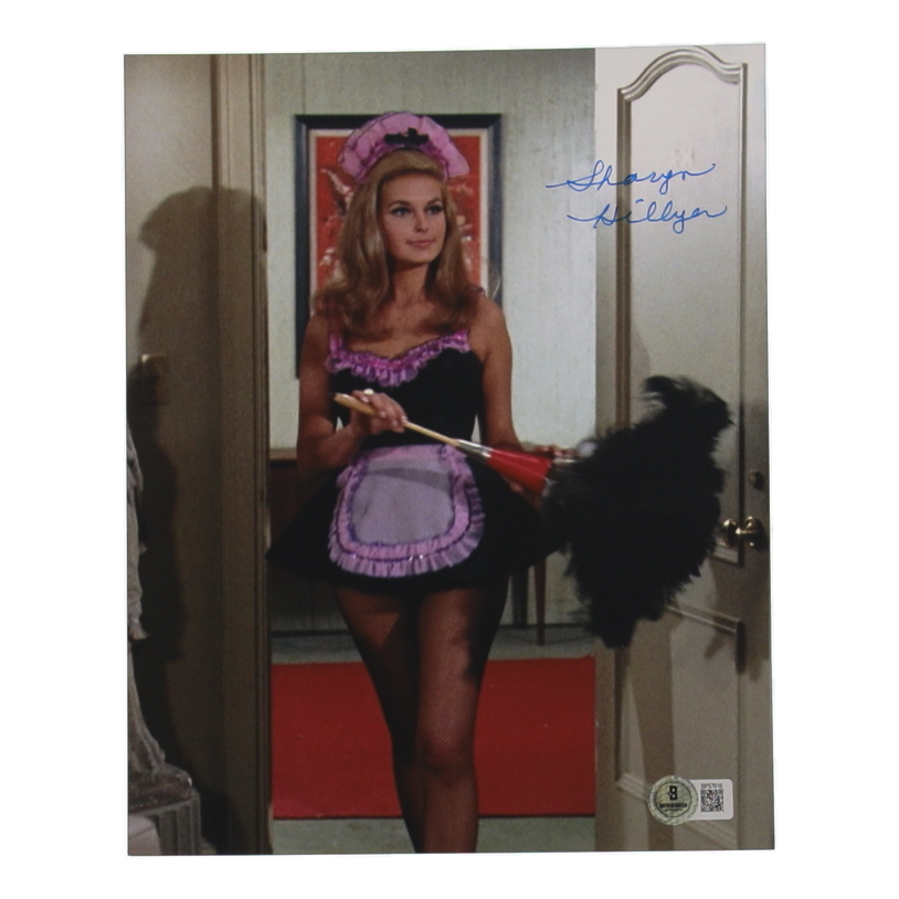 Sharyn Hillyer Signed 8x10 Photo (Beckett) at PristineAuction.com Sharyn Hillyer Signed 8x10 Photo (Beckett) at PristineAuction.com