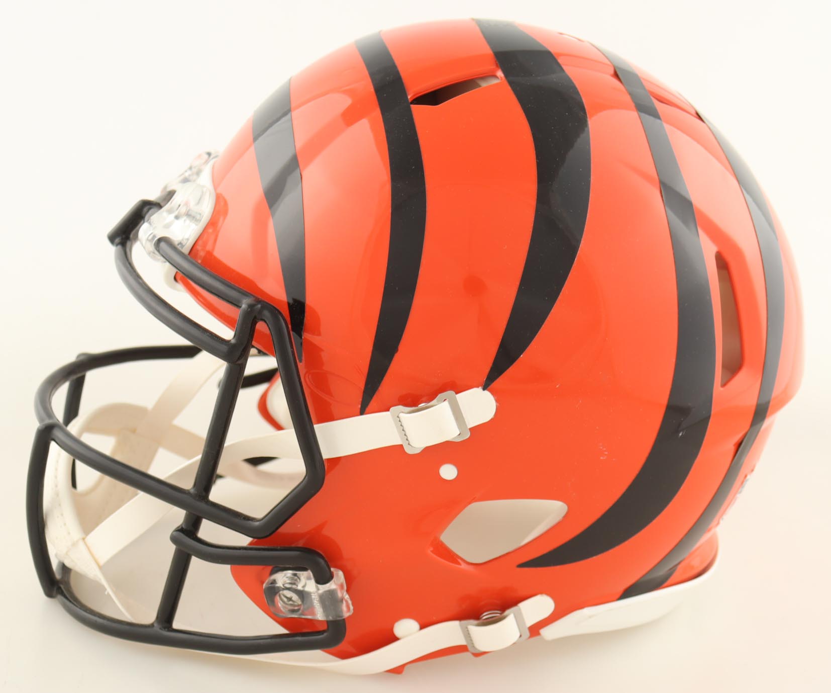 Sam Hubbard Signed Bengals Full-Size On-Field Authentic Speed Helmet (Beckett) at PristineAuction.com Sam Hubbard Signed Bengals Full-Size On-Field Authentic Speed Helmet (Beckett) at PristineAuction.com