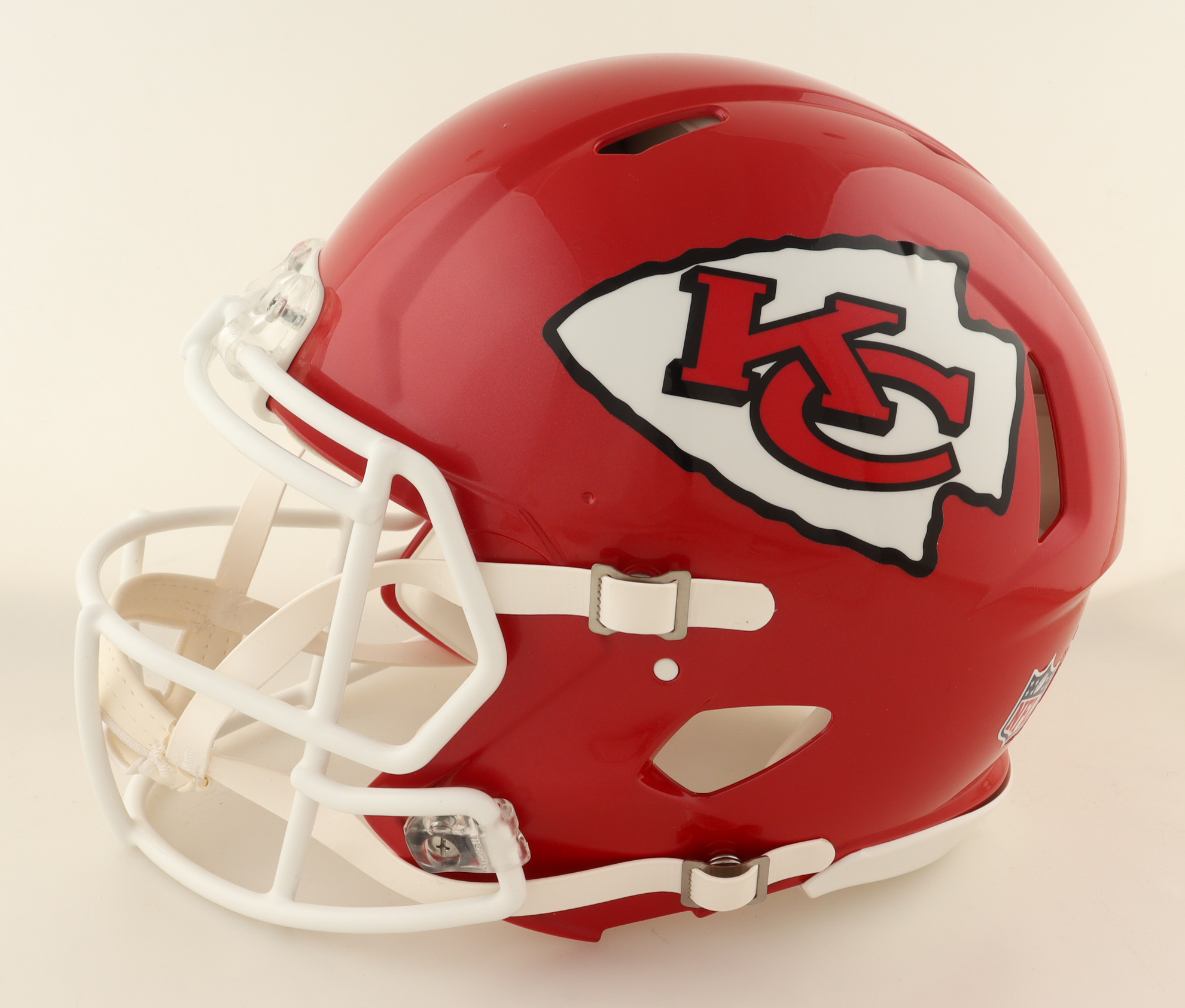 Tony Gonzalez Signed Chiefs Full-Size Authentic On-Field Speed Helmet (Beckett) at PristineAuction.com Tony Gonzalez Signed Chiefs Full-Size Authentic On-Field Speed Helmet (Beckett) at PristineAuction.com