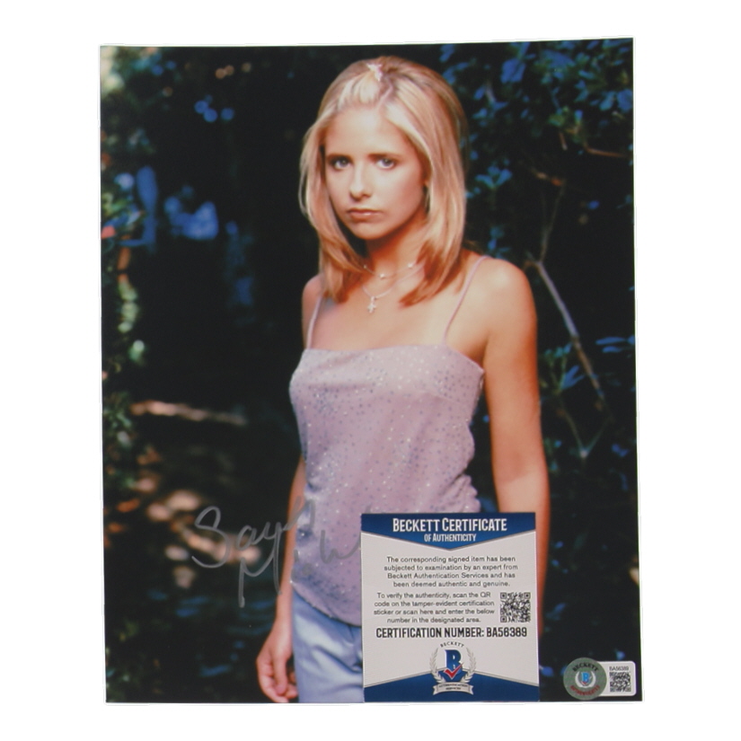 Sarah Michelle Gellar Signed "Buffy the Vampire Slayer" 8x10 Photo (Beckett) at PristineAuction.com Sarah Michelle Gellar Signed "Buffy the Vampire Slayer" 8x10 Photo (Beckett) at PristineAuction.com